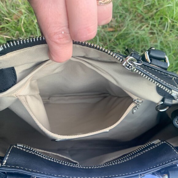 COACH HAMPTON COLLECTION Black Pebbled Leather Shoulder Bag - Picture 14 of 15